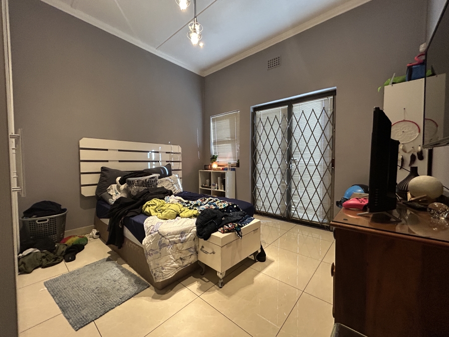 5 Bedroom Property for Sale in Glenlilly Western Cape